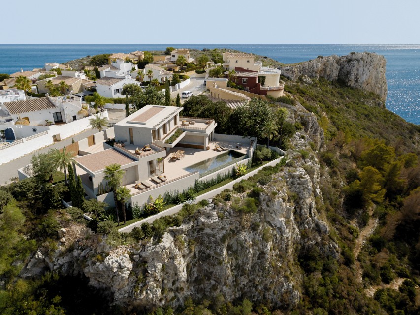 5 Bedrooms - — 2/30