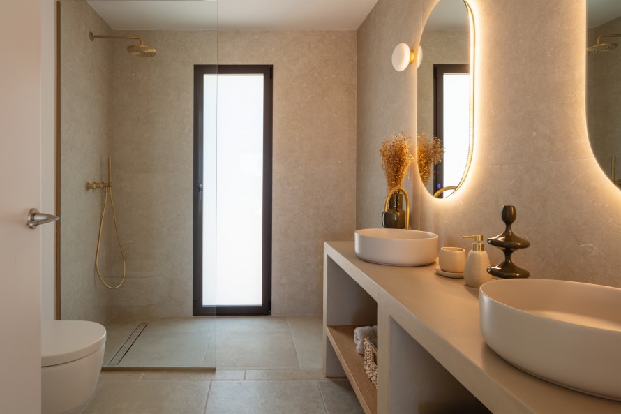 4 Bedrooms - — 25/50