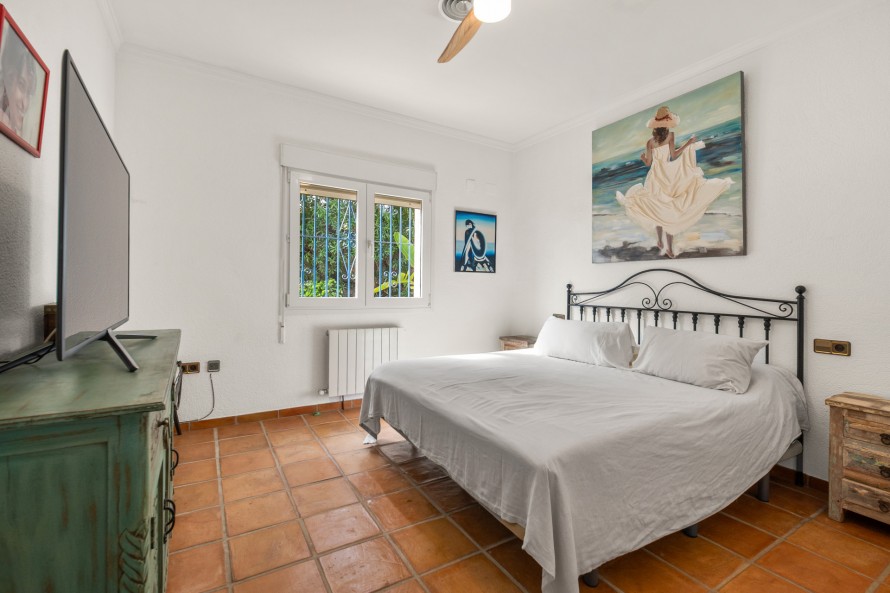5 Bedrooms - — 17/39