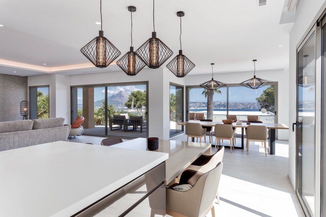 Villa Parish: dining and living room