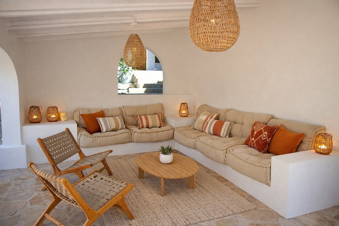 Casa Salud: the living room with built-in seating