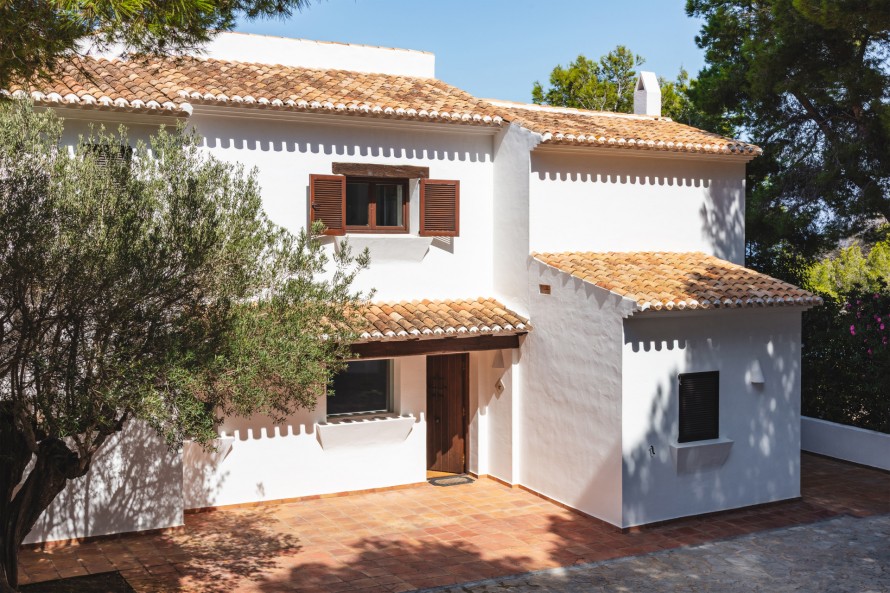 3 Bedrooms - — 43/47