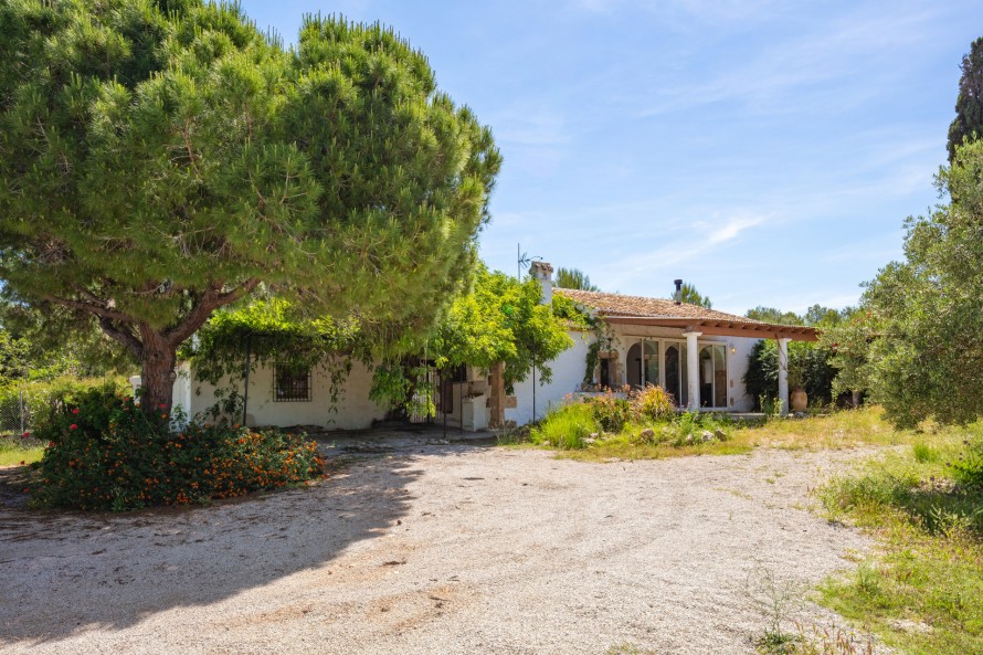 3 Bedrooms - — 3/26