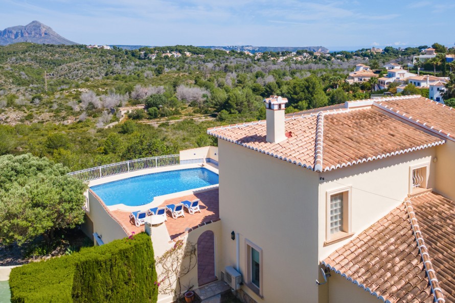 3 Bedrooms - — 30/40