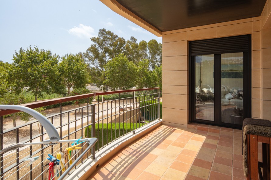 2 Bedrooms - — 5/25
