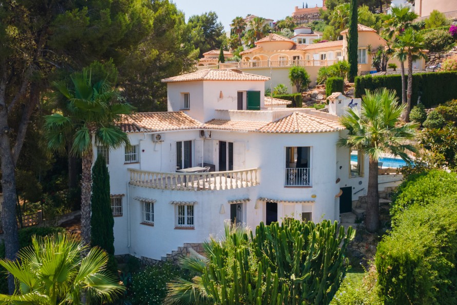 4 Bedrooms - — 31/33