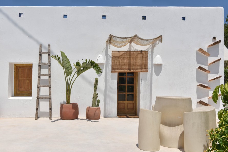 4 Bedrooms - — 37/43