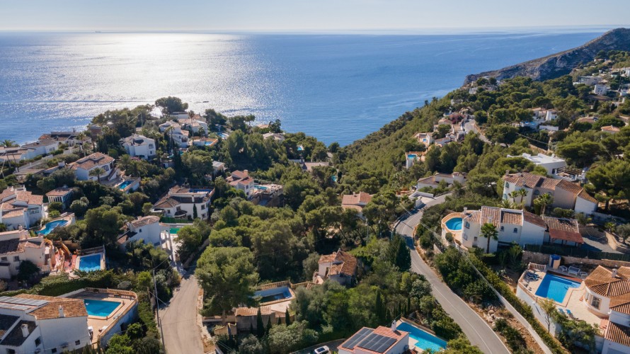 4 Bedrooms - — 5/17