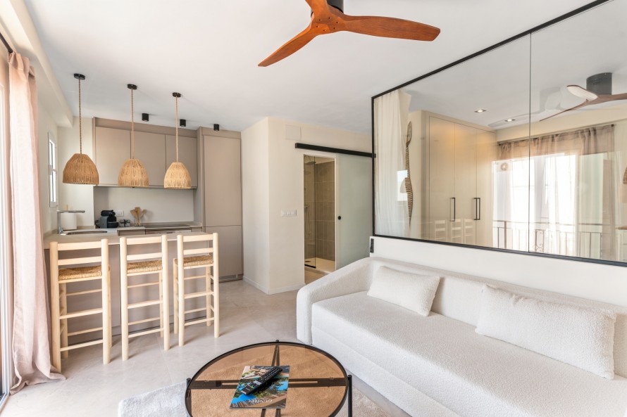 2 Chambres - — 7/29