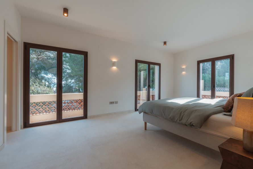 5 Bedrooms - — 20/48
