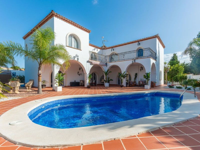 6 Bedrooms - Busot — 34/57