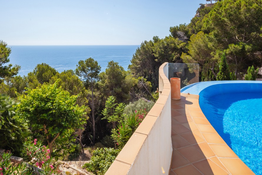 5 Bedrooms - — 22/34