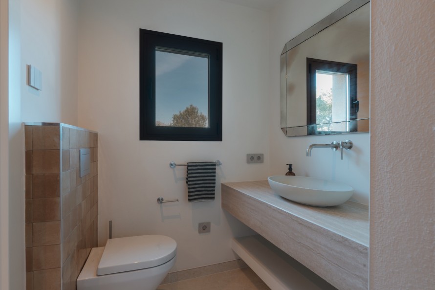 5 Bedrooms - — 33/48