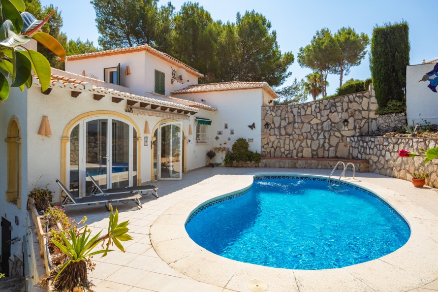 4 Bedrooms - — 2/33