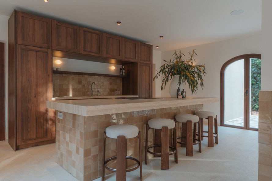 5 Bedrooms - — 5/48