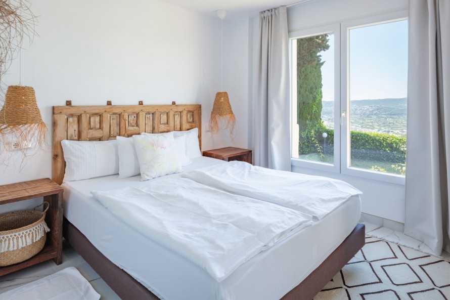 5 Bedrooms - — 41/50