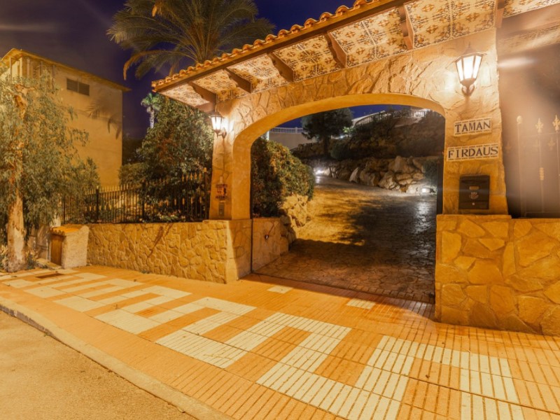 5 Bedrooms - El Campello — 70/76
