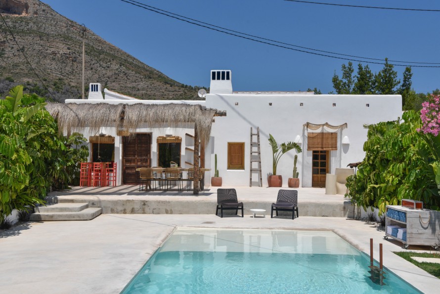 4 Bedrooms - — 2/43