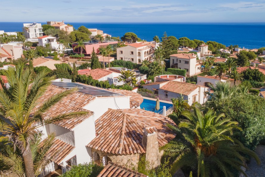 3 Bedrooms - — 28/30