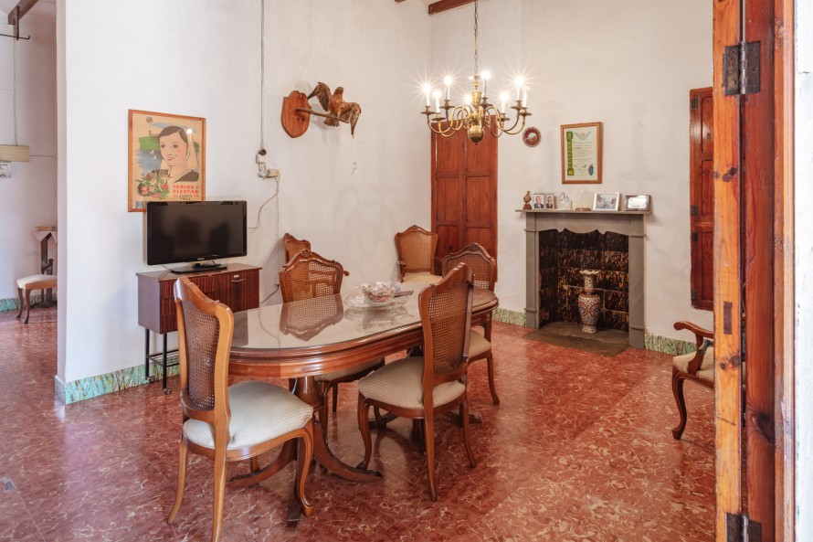 4 Bedrooms - — 6/21