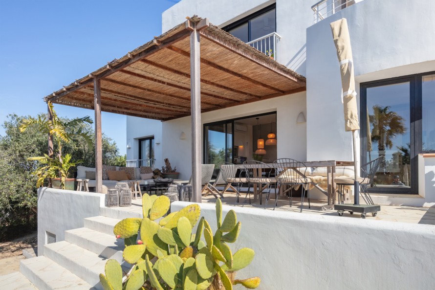 4 Bedrooms - — 30/50