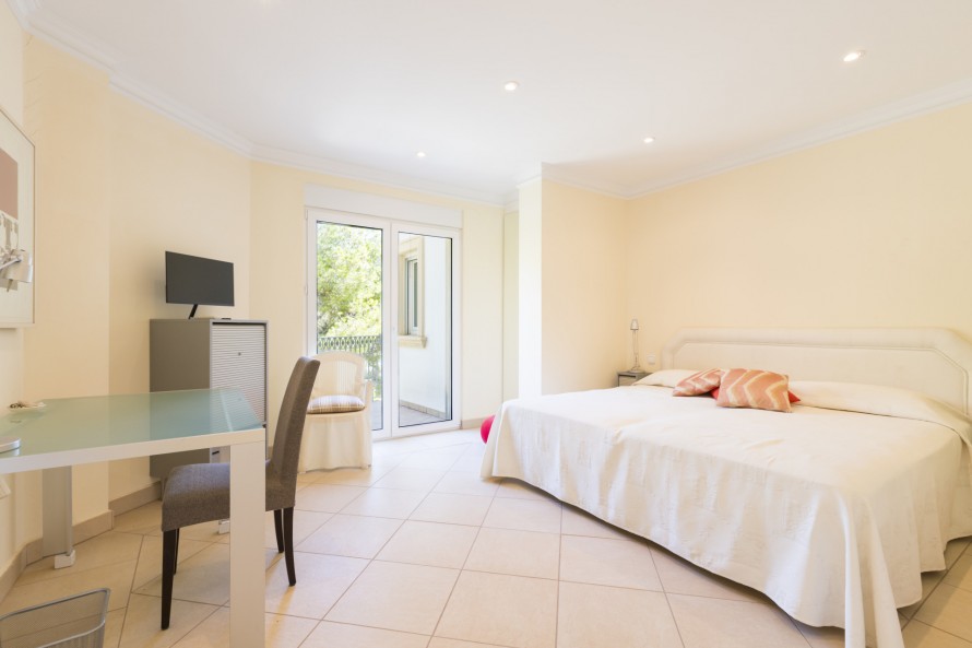 7 Bedrooms - — 21/29