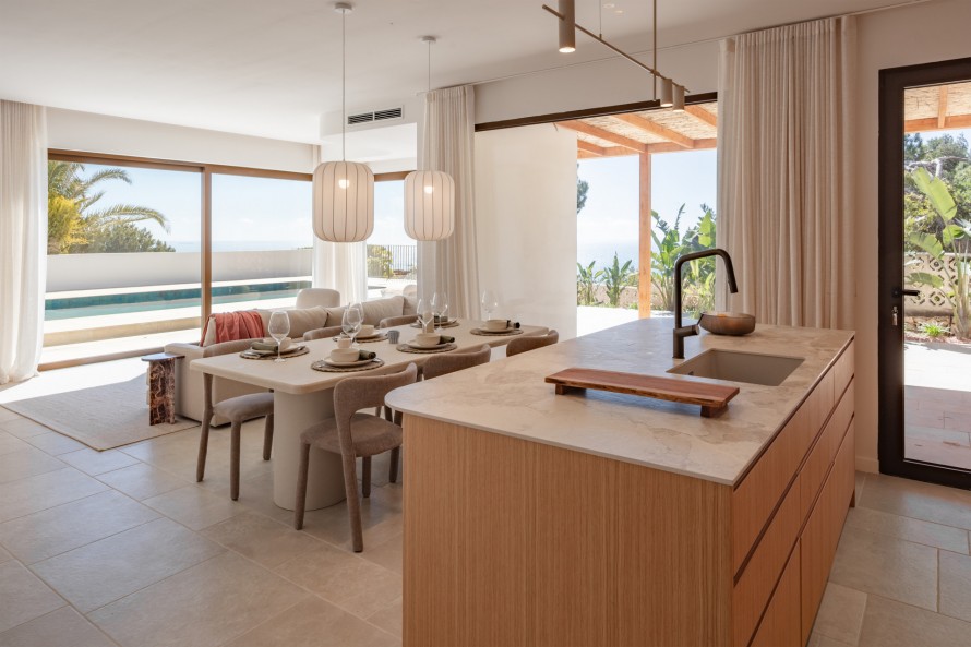 4 Bedrooms - — 10/50