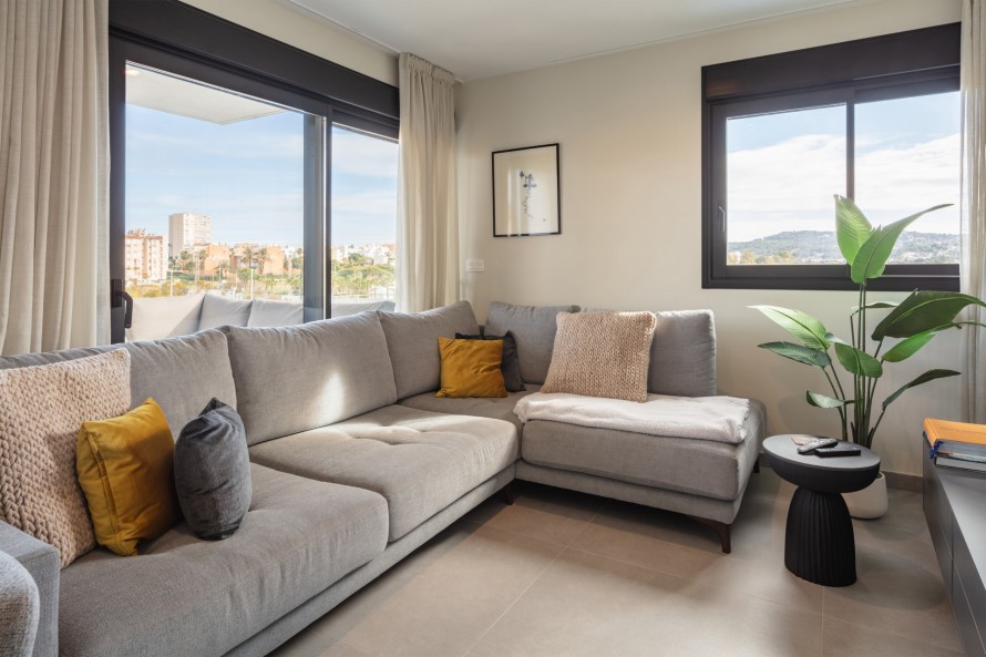 2 Bedrooms - — 4/23