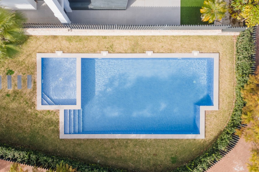 2 Bedrooms - — 19/23