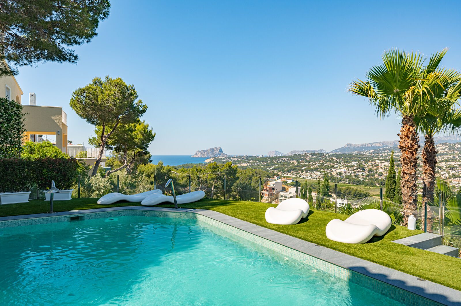 Villa with sea and mountain views