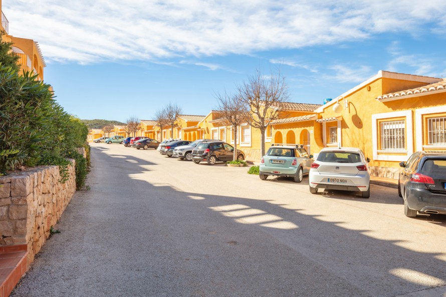 2 Bedrooms - — 18/30
