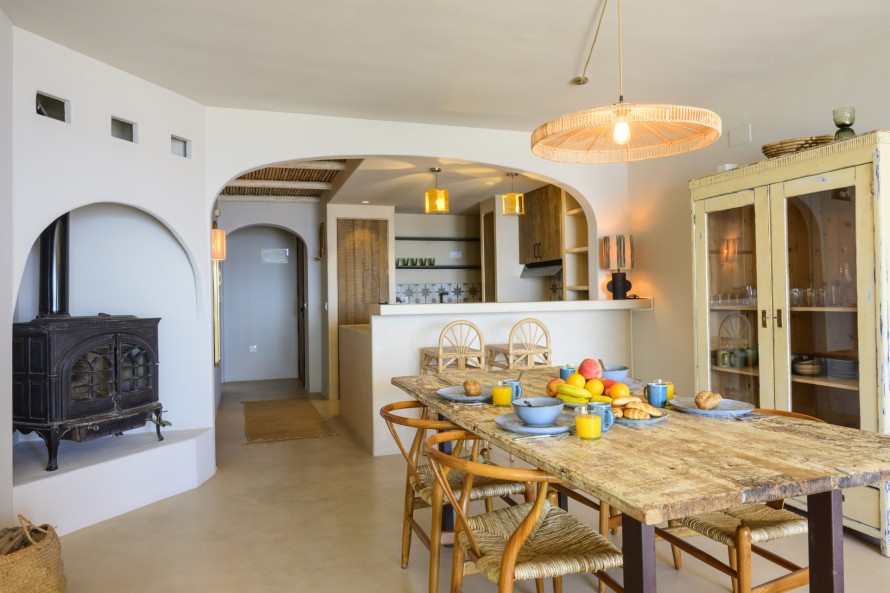 3 Bedrooms - — 10/31