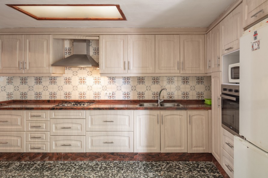 4 Bedrooms - — 6/17