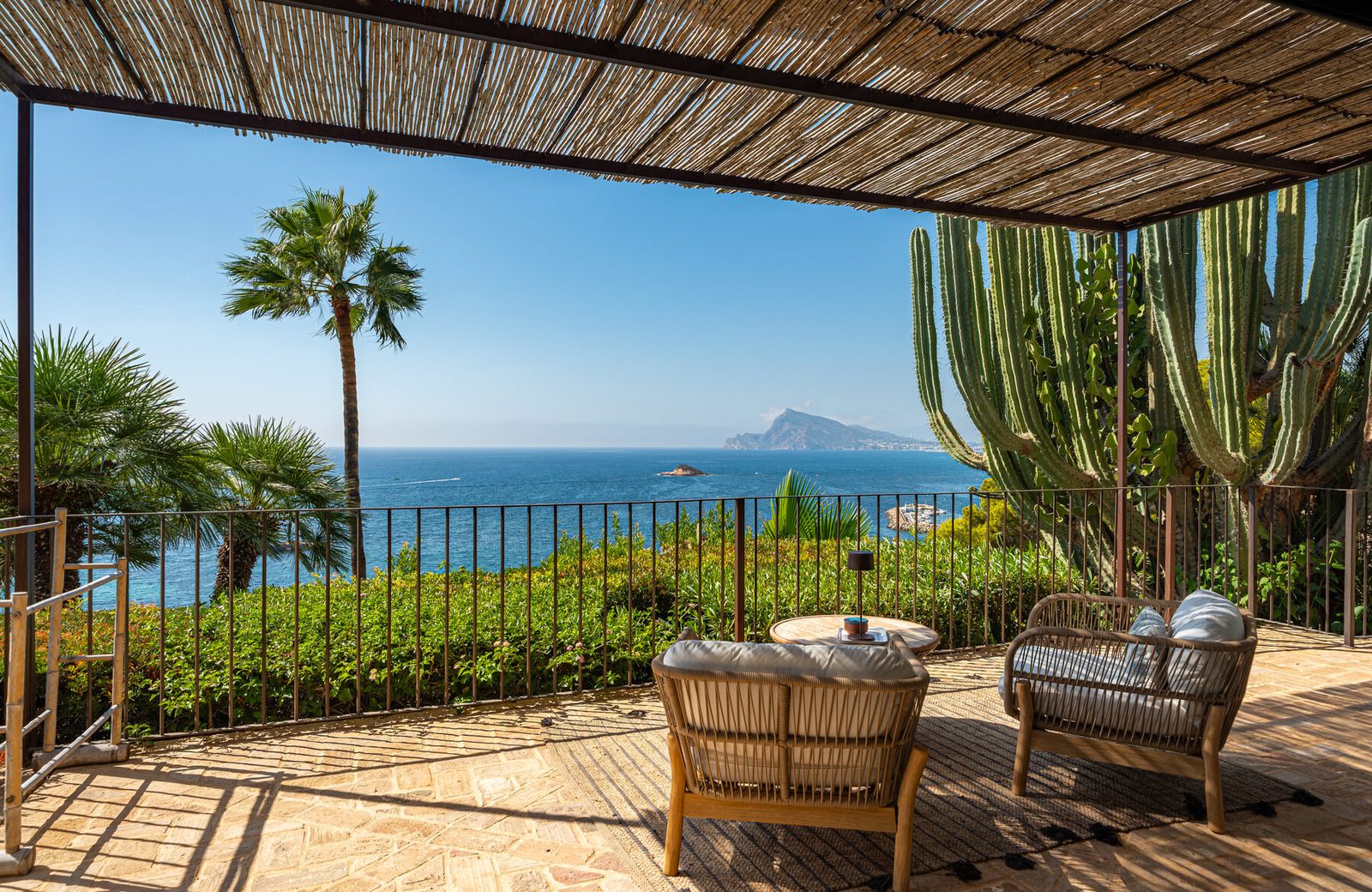 Villa with panoramic sea views