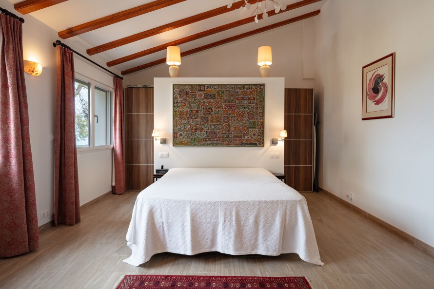 5 Bedrooms - — 16/35