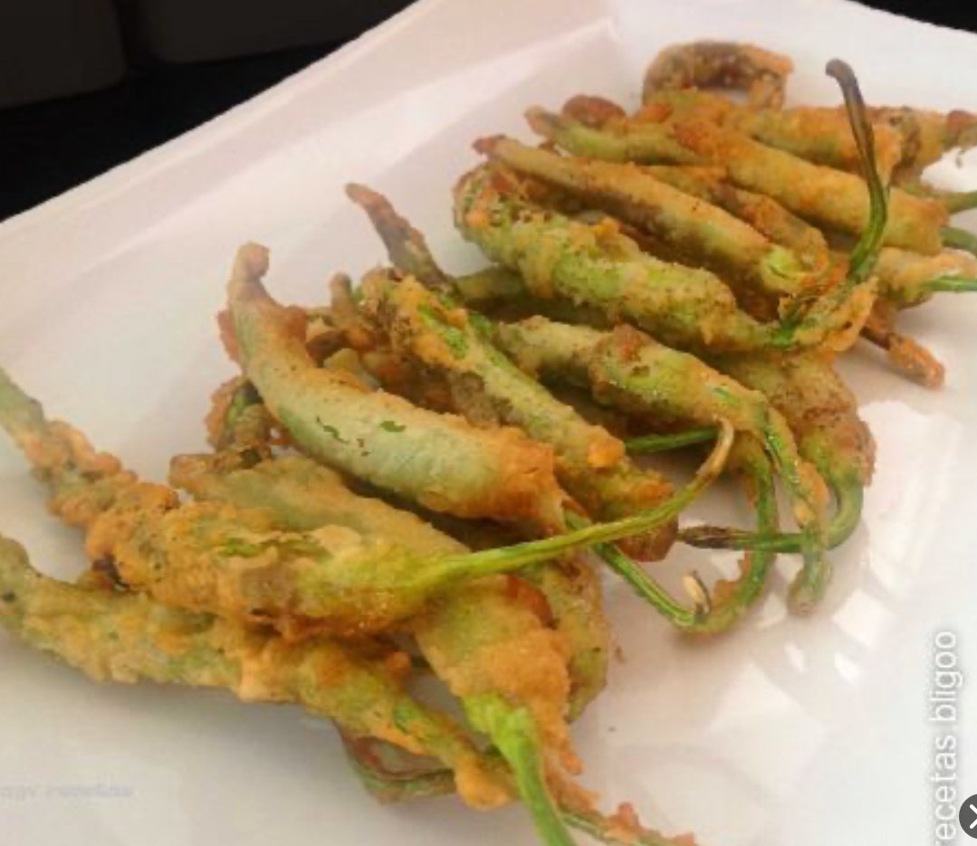 Guindilla peppers in tempura