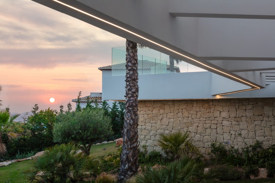 4 Bedrooms - — 15/18
