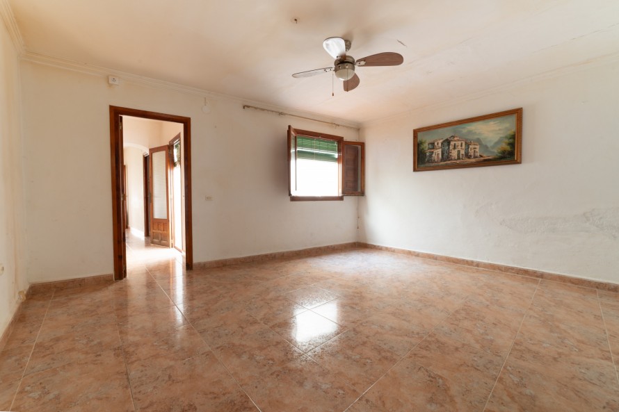 5 Bedrooms - — 6/20