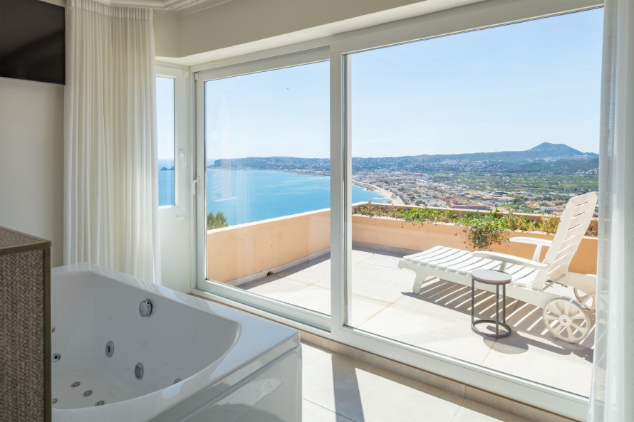 5 Bedrooms - — 24/50