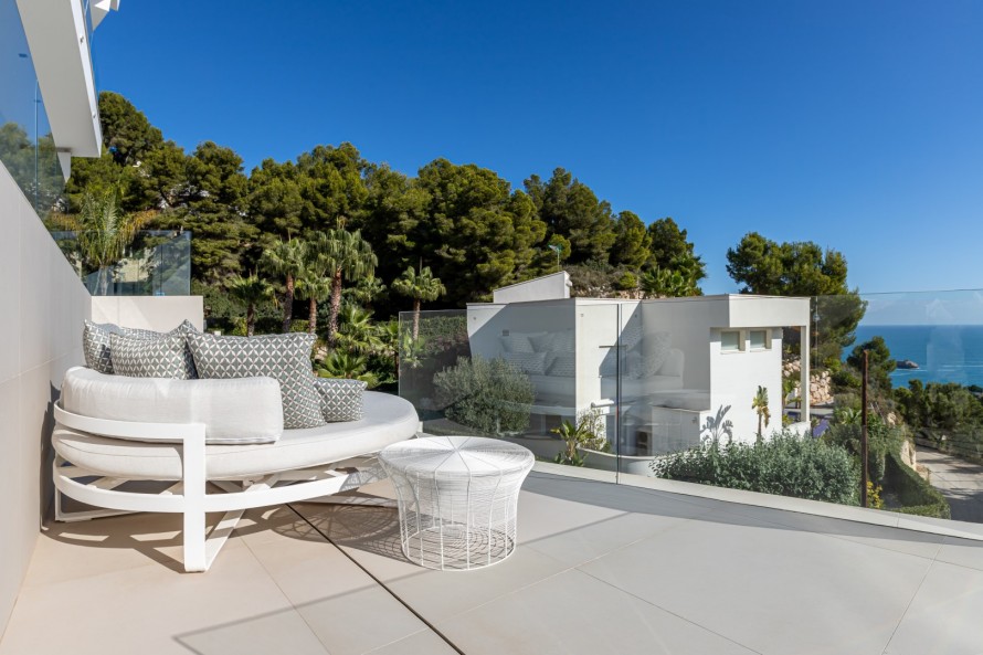 4 Bedrooms - — 8/13
