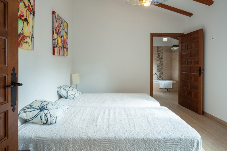 5 Bedrooms - — 18/35