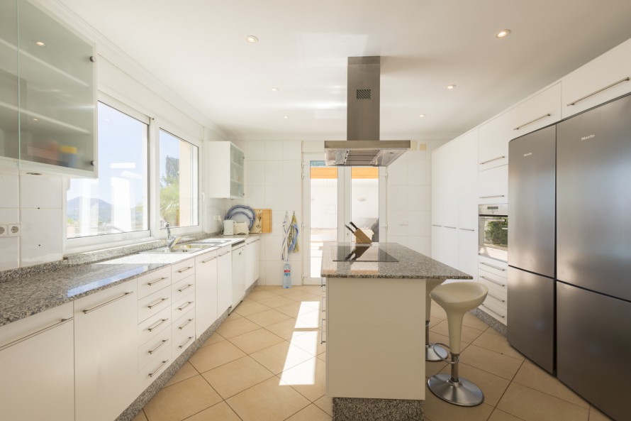 7 Bedrooms - — 18/29