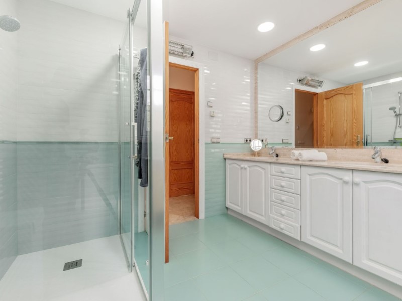 5 Bedrooms - Busot — 28/85