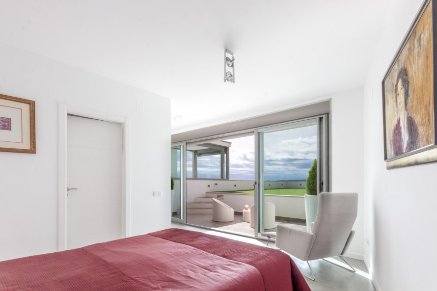 3 Bedrooms - — 10/26