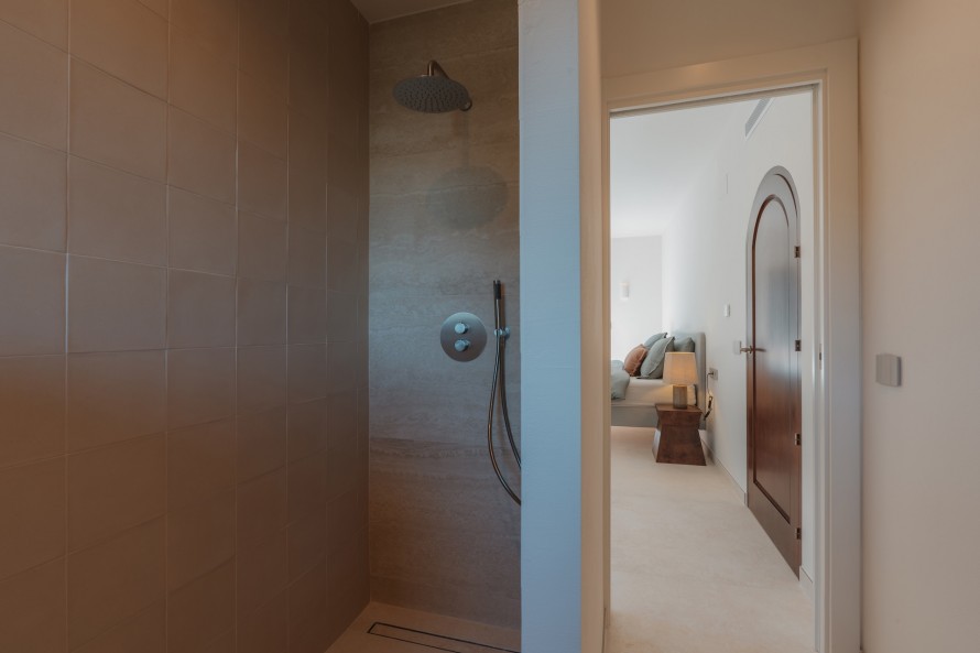 5 Bedrooms - — 27/48