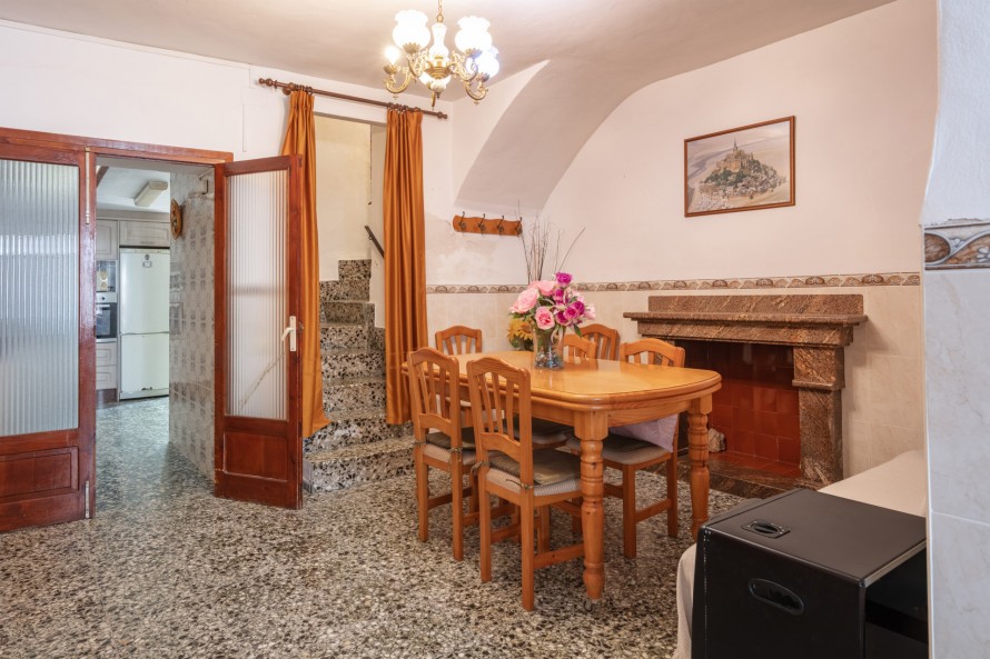 4 Bedrooms - — 3/17