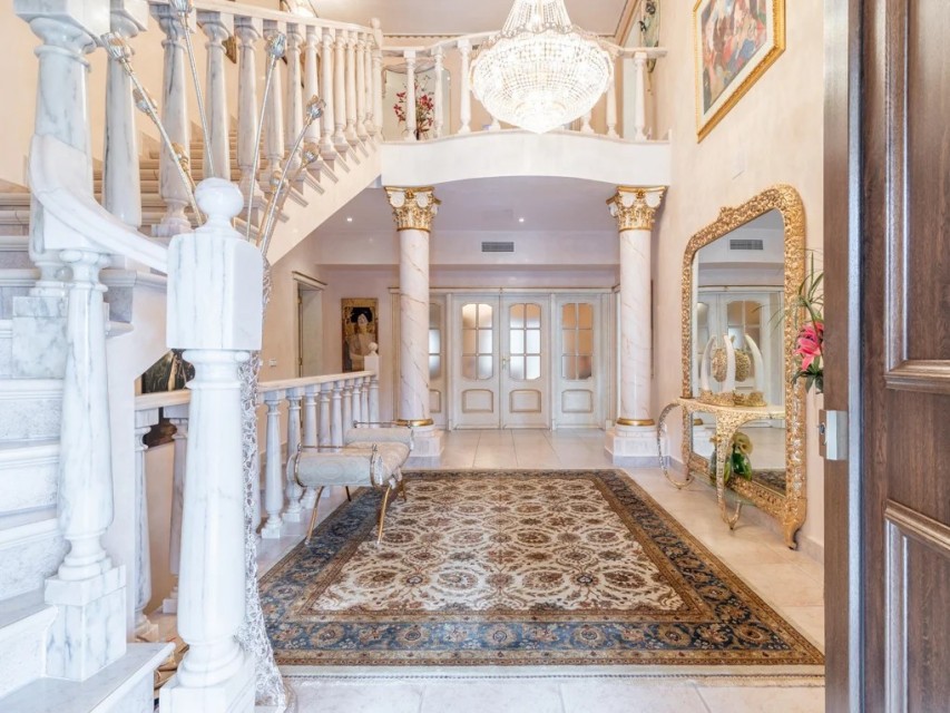 4 Bedrooms - — 3/4