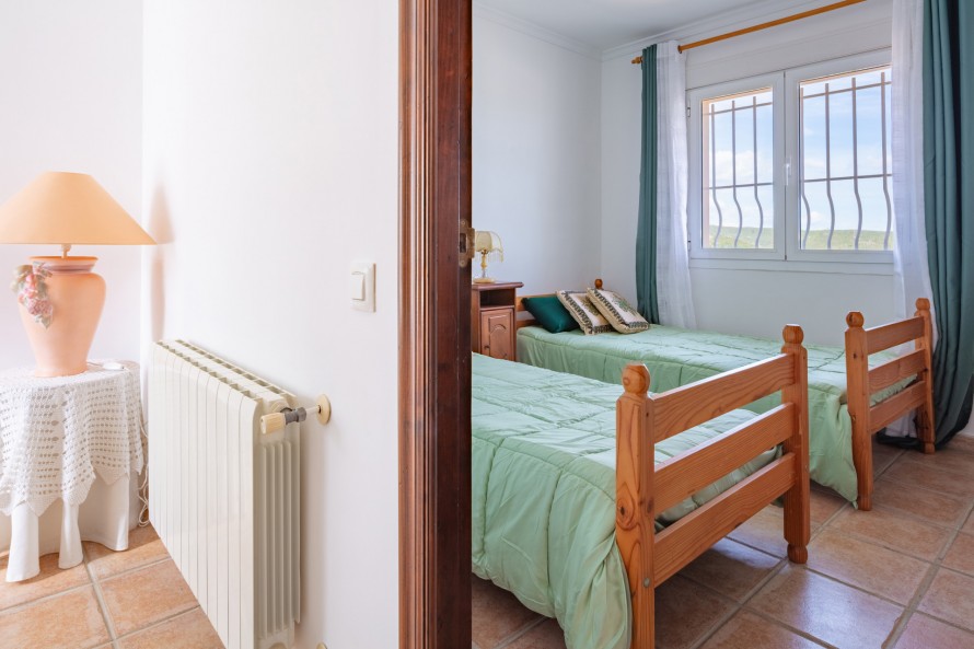 3 Bedrooms - — 17/40