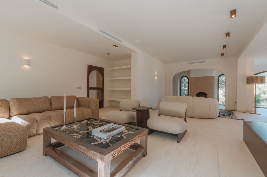 5 Bedrooms - — 15/48