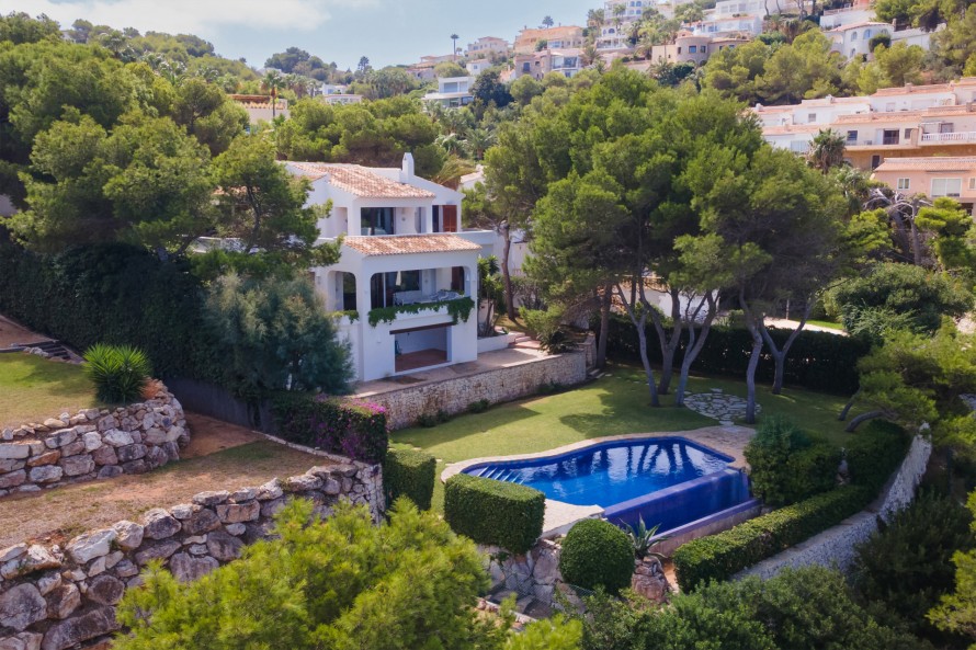 3 Bedrooms - — 45/47